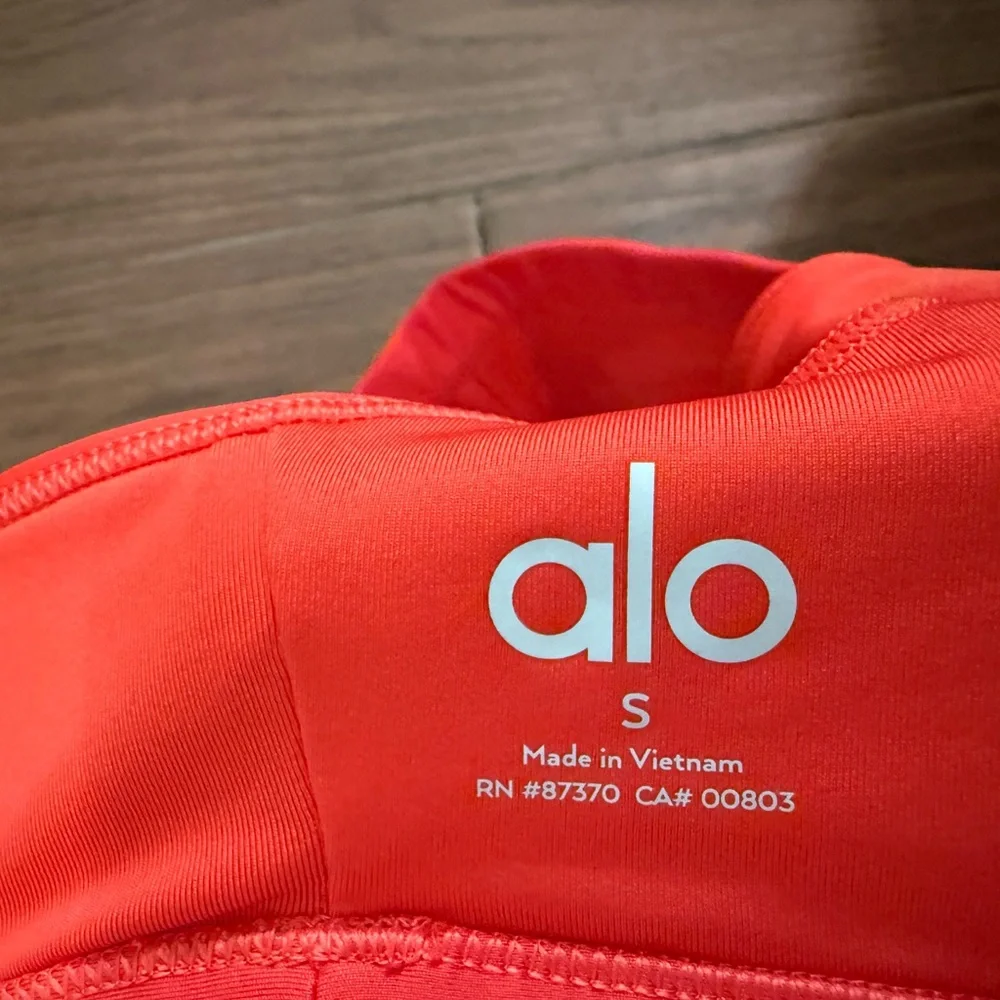 Alo Yoga Airlift intriuge Airbrush Real Bra Size S Red